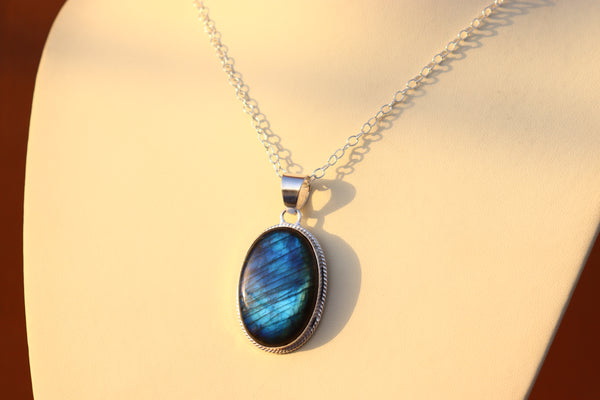 Nature Fire Labradorite gemstone pendant | Silver pendant | 22 inch chain included.